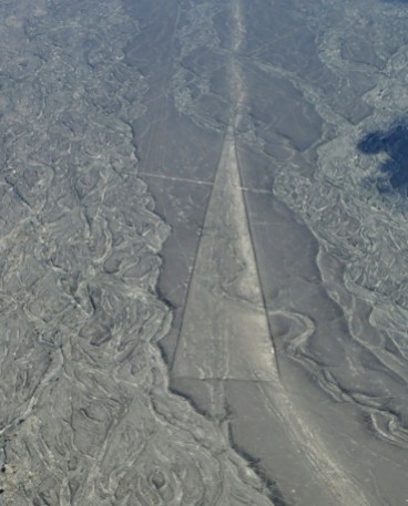 Triángulo de varios cientos de metros, Líneas de Nazca